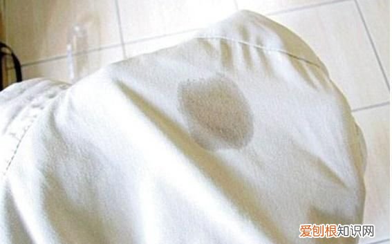 纯白衣服沾油洗不掉用白醋可以吗