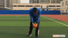 如何扔实心球，实心球怎么扔