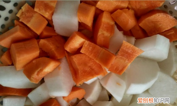 如何炖萝卜好吃，怎么做白萝卜羊骨汤