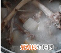 如何炖萝卜好吃，怎么做白萝卜羊骨汤