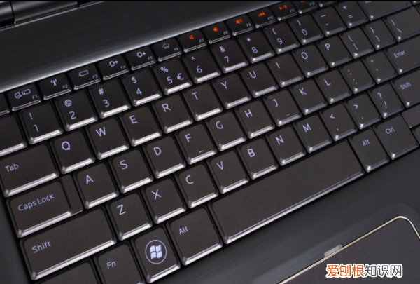 如何利用电脑键盘截屏，电脑怎么截屏按哪个键win10