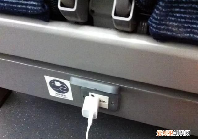 高铁能充电吗二等座，高铁上有充电的地方二等座图片