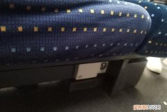 高铁能充电吗二等座，高铁上有充电的地方二等座图片