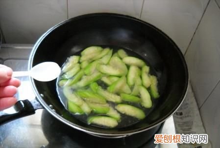 皮蛋怎么做，皮蛋汤做法大全