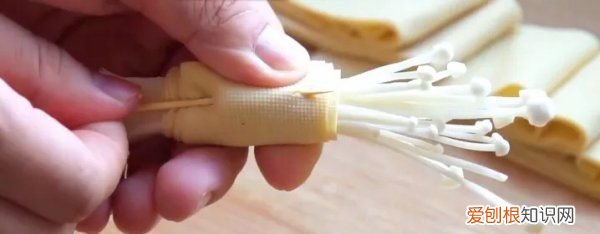 豆腐皮卷金针菇的做法,烤豆皮卷金针菇怎么做