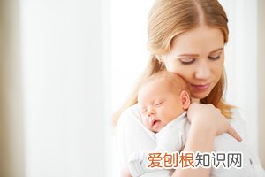 婴儿睡床垫还是棉絮垫 ，婴儿床用床垫还是棉被