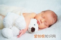 初生婴儿睡觉呼吸声大怎么回事 ，新生儿睡觉时呼吸声很大是什么原因