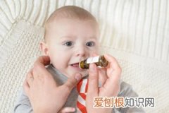 婴儿吃一会就睡着了怎么回事 ，宝宝吃一会就睡