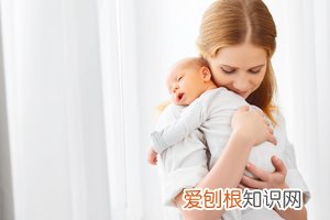 婴儿吃一会睡一会就醒怎么回事 ，婴儿吃一会儿就睡,一会儿又醒
