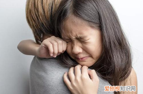 如何避免孩子上幼儿园哭闹，如何让孩子更快适应幼儿园，减少哭闹，家长记住7不要