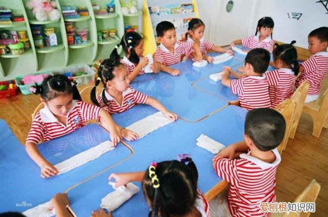 如何避免孩子上幼儿园哭闹，如何让孩子更快适应幼儿园，减少哭闹，家长记住7不要