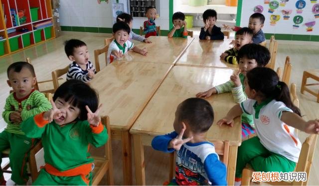 如何避免孩子上幼儿园哭闹，如何让孩子更快适应幼儿园，减少哭闹，家长记住7不要