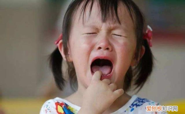 如何避免孩子上幼儿园哭闹，如何让孩子更快适应幼儿园，减少哭闹，家长记住7不要