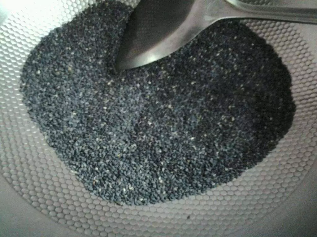 80年代的花盆有收藏价值吗，老花匠在盆里撒点粉末，不招虫不黄叶，狂开花呼呼爆盆