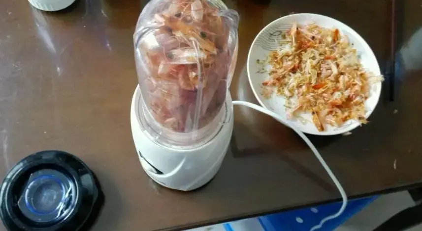 80年代的花盆有收藏价值吗，老花匠在盆里撒点粉末，不招虫不黄叶，狂开花呼呼爆盆