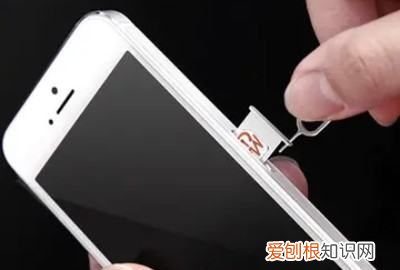 怎么取出手机的sim卡，怎样把sim卡取出来手机