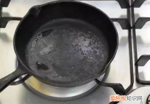 不锈钢锅烧焦烧黑了怎么清洗,不锈钢锅烧焦烧黑了怎么清洗视频