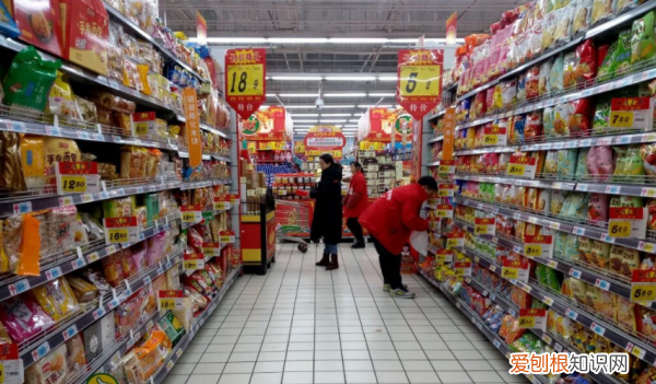 发生水灾的自救及救助方法，洪水来临落入水中如何自救视频