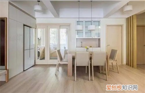 白墙用什么颜色卧室门，白墙配什么颜色室内门