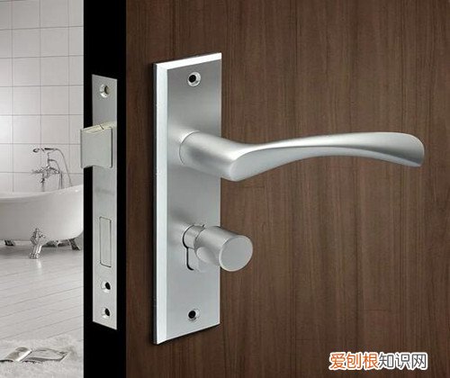 怎么撬锁房间门，房间门锁怎么拆开