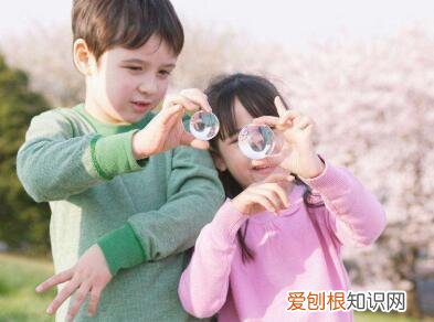 如何从小培养孩子自信心，怎样从小培养孩子的自信？如何让孩子变得更加自信