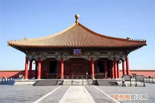 天安门城楼屋顶采用什么建筑形式