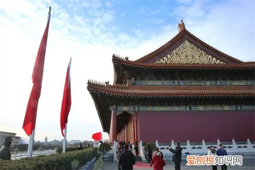 天安门城楼屋顶采用什么建筑形式