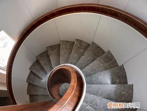 旋转楼梯设计图与尺寸是什么，螺旋转楼梯设计图与尺寸