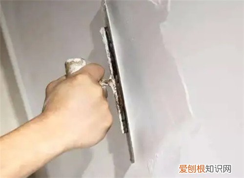 1公斤腻子刮几个平方，刮两遍腻子多少钱一平方