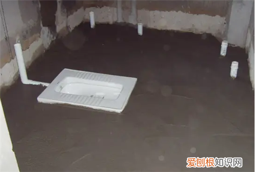 蹲便器的正确蹲法正反是什么，蹲便器的正确蹲法正反是什么原理