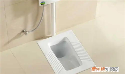 蹲便器的正确蹲法正反是什么，蹲便器的正确蹲法正反是什么原理