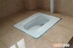 蹲便器的正确蹲法正反是什么，蹲便器的正确蹲法正反是什么原理