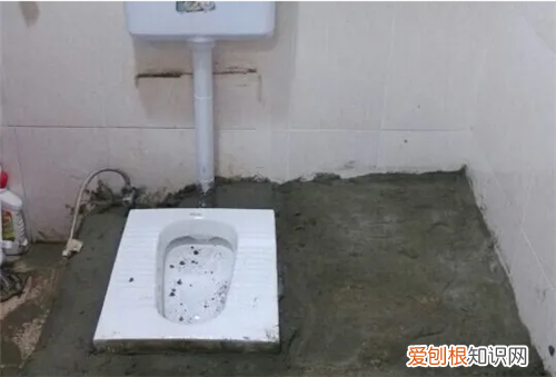 蹲便器的正确蹲法正反是什么，蹲便器的正确蹲法正反是什么原理