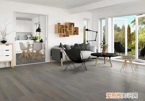 圣象和大自然地板差距有哪些，圣象地板大自然地板对比