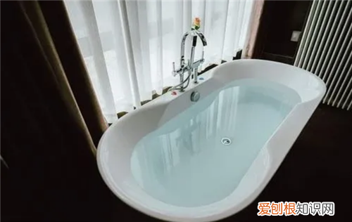 浴缸排水管预留尺寸是多少，独立浴缸排水预留尺寸