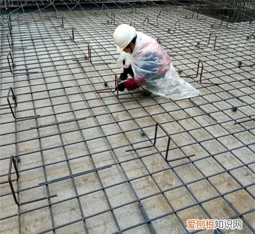 马凳筋设置规范尺寸是多少，马凳筋尺寸如何定