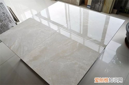 一块正方形地砖的面积大约9平对吗，一块地砖是9平方