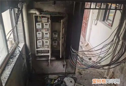 配电柜内电源线着火应选用什么灭火器