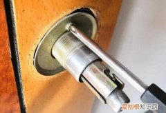 门锁的拆卸与安装方法，卫生间门锁的拆卸与安装方法