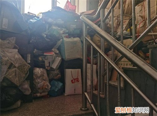楼道堆放杂物119管吗，邻居楼道堆放杂物可以打119吗