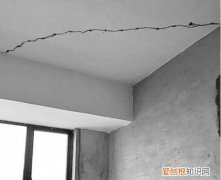 天花板细长裂缝危险吗，天花板有裂缝
