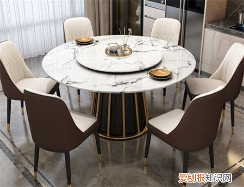 进门餐桌横放还是竖放，进门的餐桌是横着还是竖着