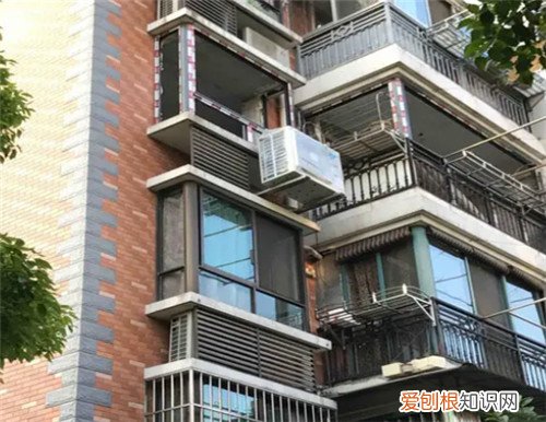 全封闭的阳台怎么放空调外机，全封闭的阳台怎么放空调外机呢