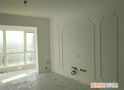 墙面第一遍是刮石膏还是腻子，墙面第一遍是刮石膏还是腻子呢