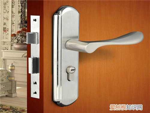 防盗门锁安装视频教程是什么，防盗门密码锁怎么安装视频