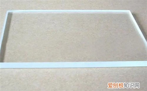 超白玻璃和普通玻璃的区别有哪些，普通玻璃跟超白玻璃的区别