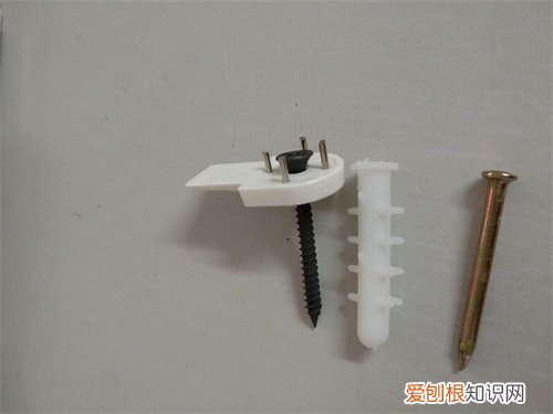 无痕钉取下来后的墙面如何处理，墙上的无痕钉怎么拔出来