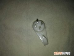 无痕钉取下来后的墙面如何处理，墙上的无痕钉怎么拔出来