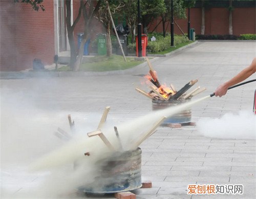 二氧化碳灭火器多少公斤，手提式二氧化碳灭火器多少公斤