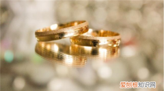 一般订婚是买金戒指还是钻戒 平常是戴钻戒还是对戒